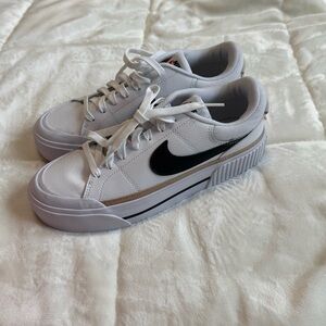 Nike Court Legacy Lift Sneakers
